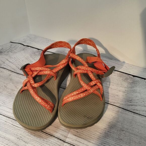 Chaco Womens Sandals Size 5 Orange Print Straps‎ Gray Sole Adjustable  Closure - Picture 1 of 8